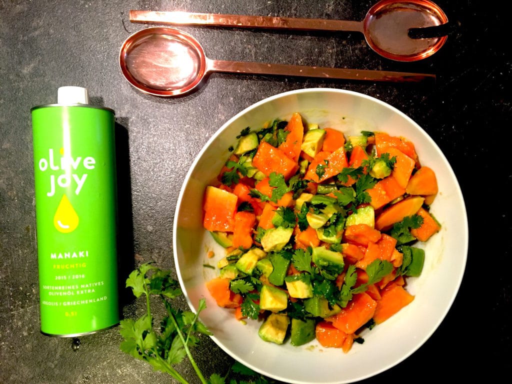 Papaya Avocado Koriander Salat fertig www.mesupermom.de