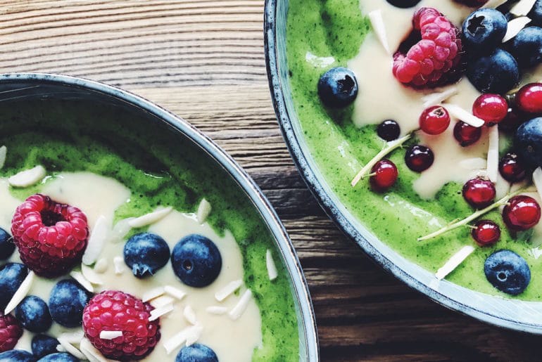 Gegen fiese Erkältungsviren: Green Smoothie Bowl Green-Smoothie-Bowl-Rezept