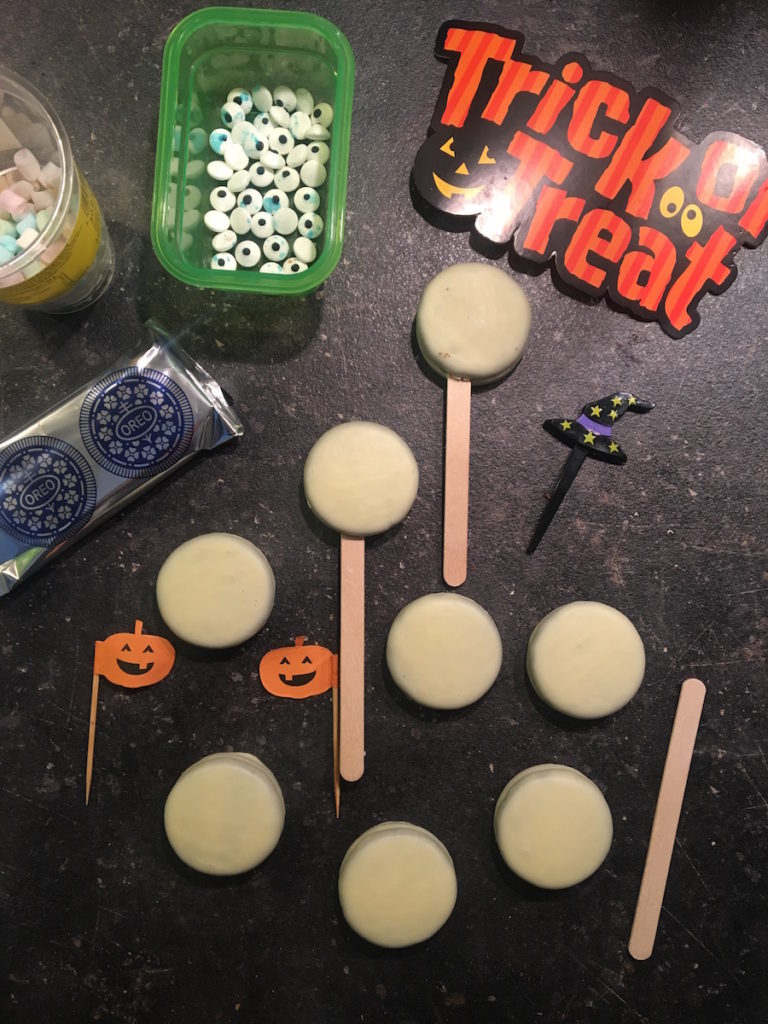 Mamablog-Halloween-Oreo-Kekse-dekorieren