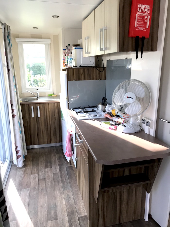 Glamping-Eurocamp-Mobilheim-Wohnzimmer