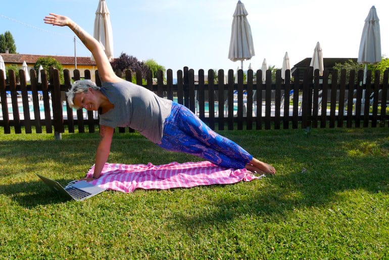 Mit der Online Plattform „Tchibo Fitness“ ganz einfach zu Hause trainieren Tchibo-Fitness-Mamablog-Supermom-trainieren-Video