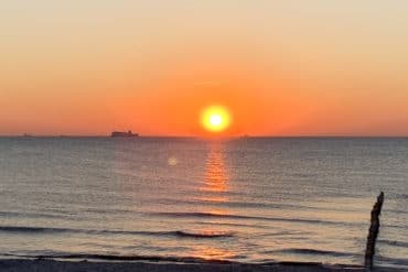 Ehrlich, euch geht´s gut?! Urlaub_Ostsee_Sommer_Familie_Sonnenuntergang