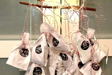 DIY: Adventskalender zum Hängen // Ideen für die Füllung Supermom_Adventskalender_Mamablog_Selbst fuellen