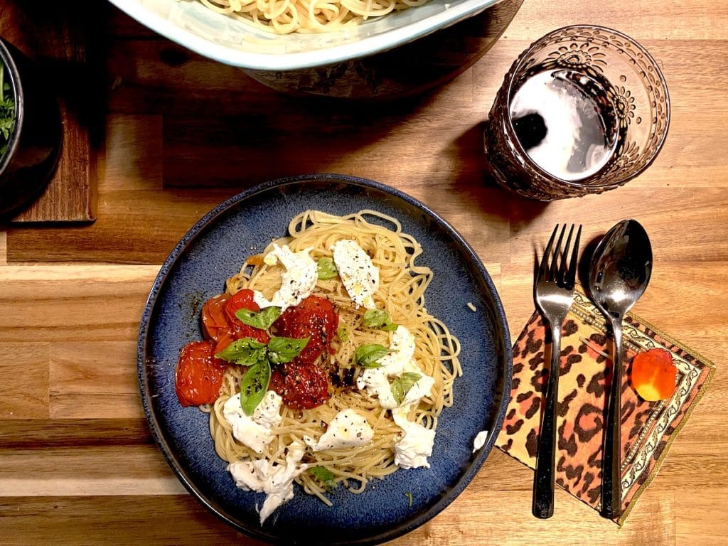 Rezept: Spaghetti mit karamellisierten Ofentomaten, Burrata und für die extra Gaumenfreude: Feigen Supermom_Mamablog_Pasta_Rezept_karamallisierte
