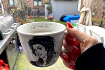 supermom_mamablog_Black coffee tasse